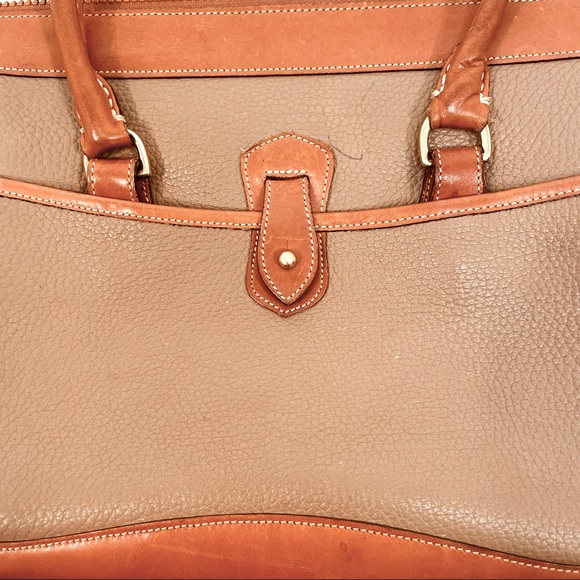 Vintage Dooney & Bourke Tan Camel Leather zip Top Bag All Weather Leather Barrel - Picture 7 of 9